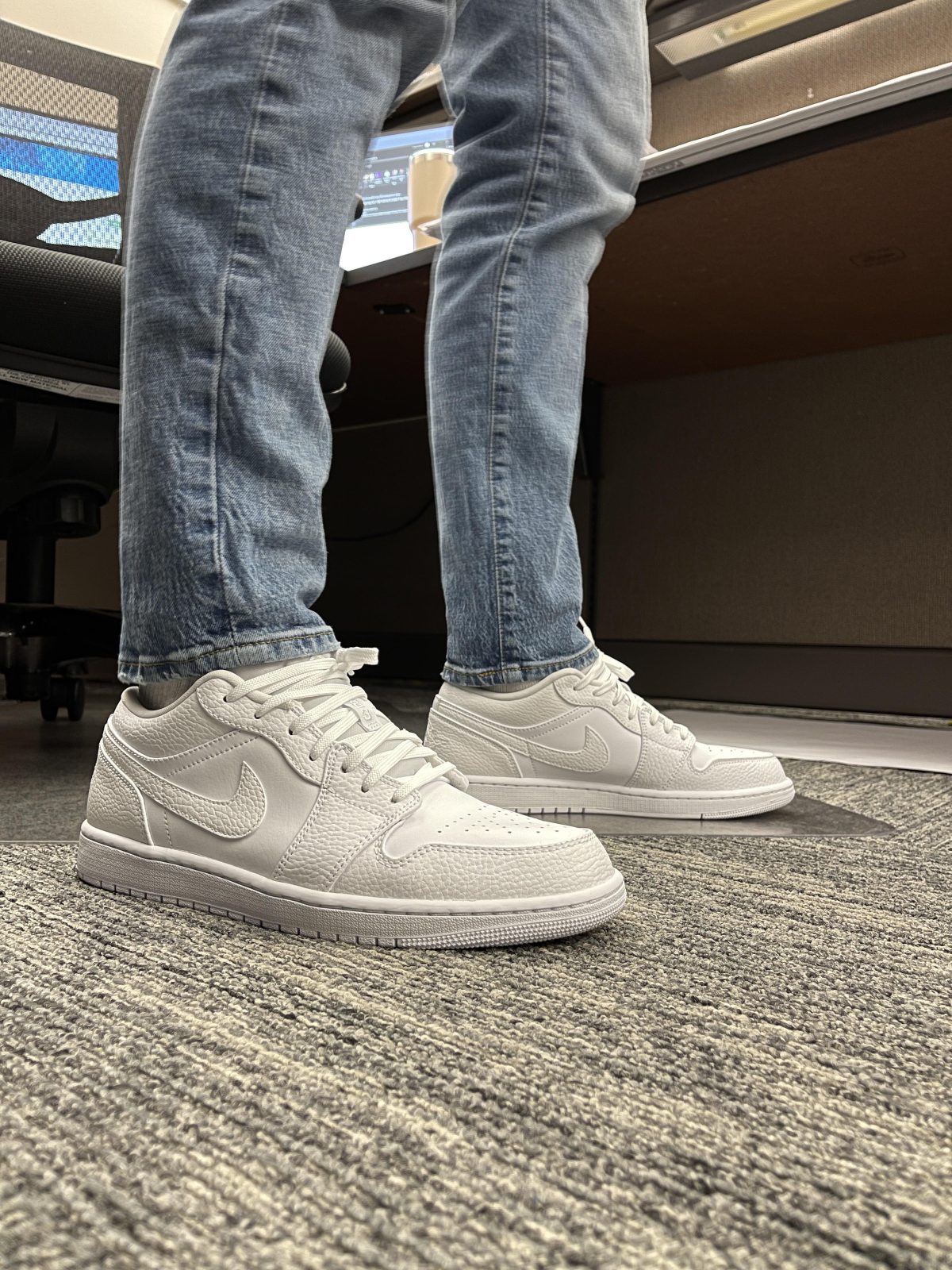 ایرجردن 1 لو تریپل سفید / Air Jordan 1 Low Triple White