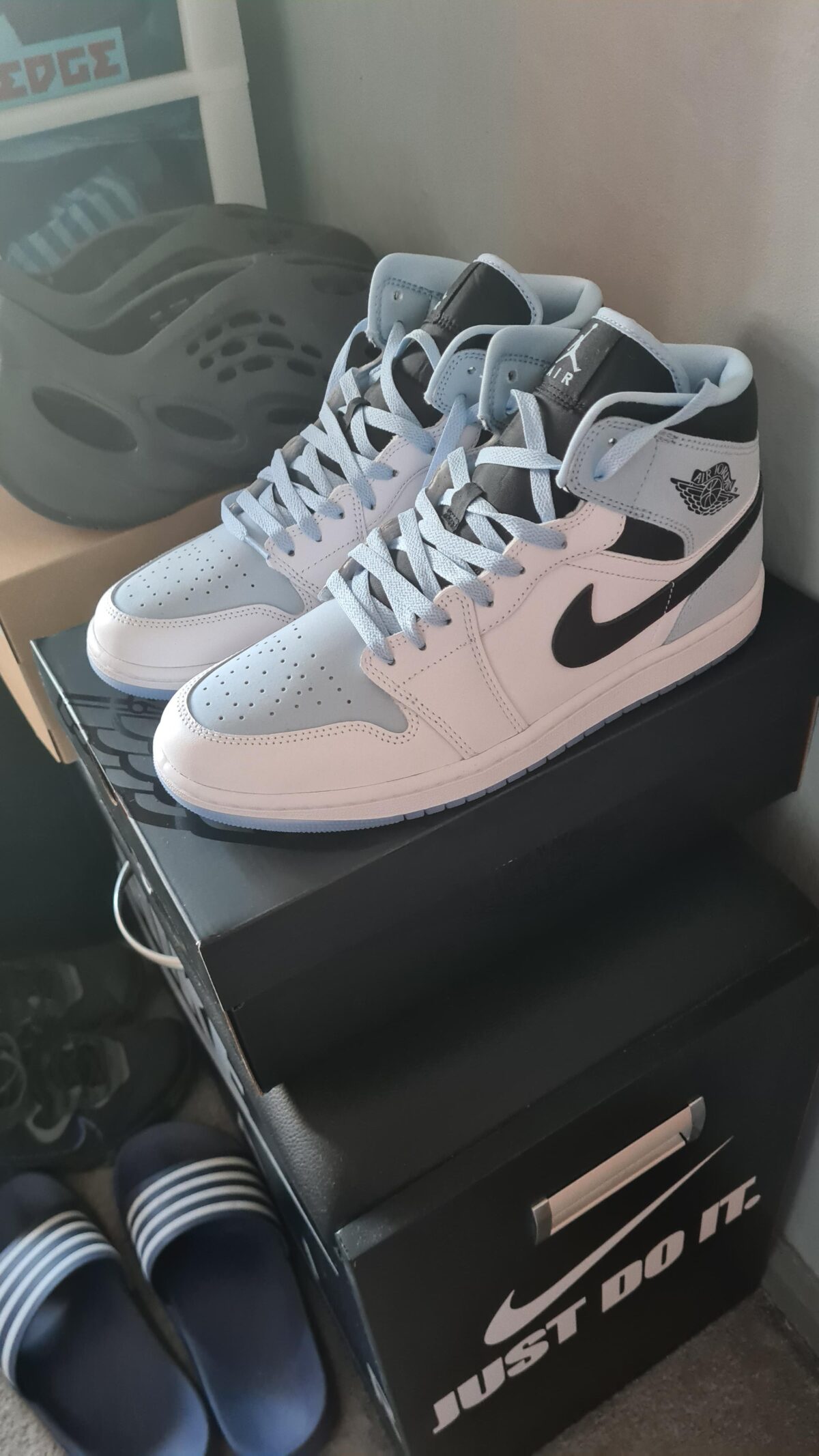 ایرجردن 1 مید ایس بلو / Air Jordan 1 Mid Ice Blue DV1308-104