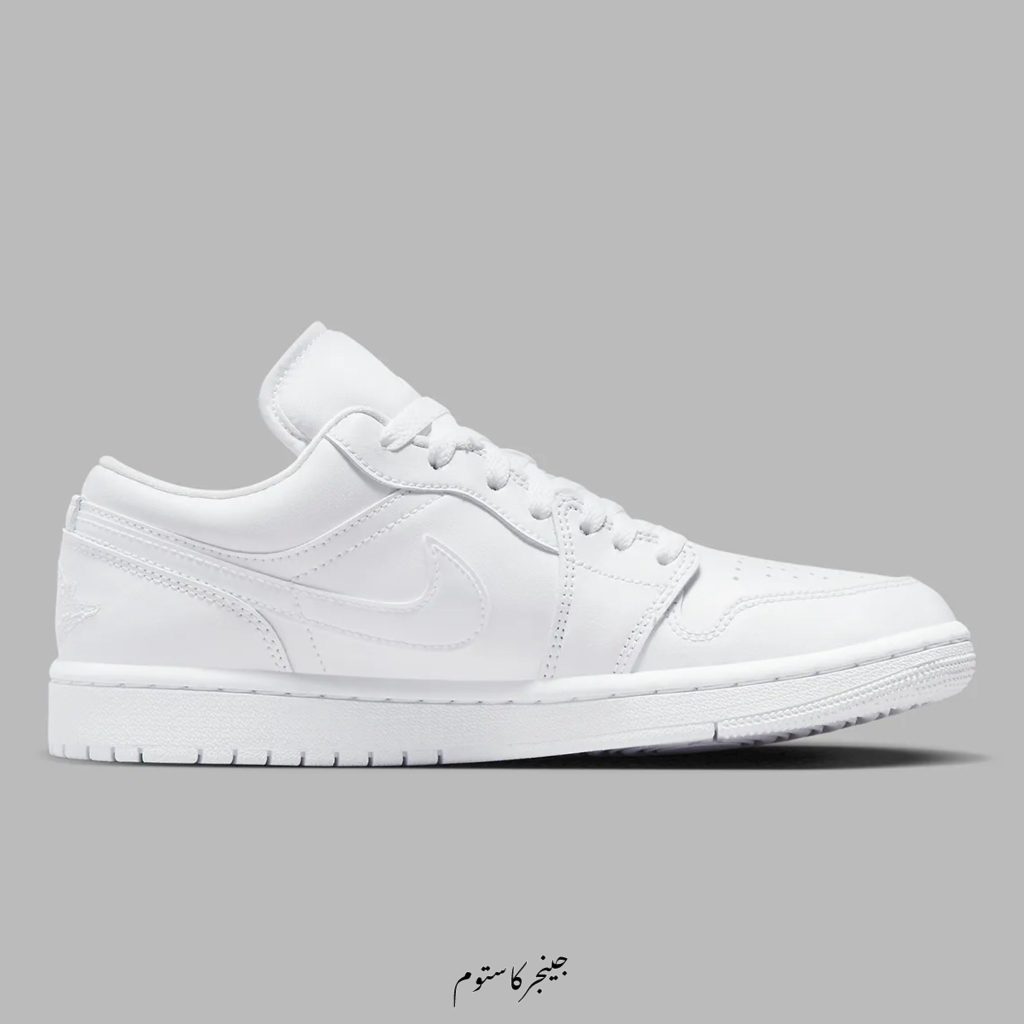 ایرجردن 1 لو تریپل سفید / Air Jordan 1 Low Triple White از ویژگی های قابل توجه این کفش می توان به نماد نایکی (Nike Swoosh) در کناره ها و لوگوی ظریف (Jordan Wings) سفید روی مچ پا ادای احترام به برندی است که می توانید در مدل اصلی جردن 1 در سال 1985 پیدا کنید.