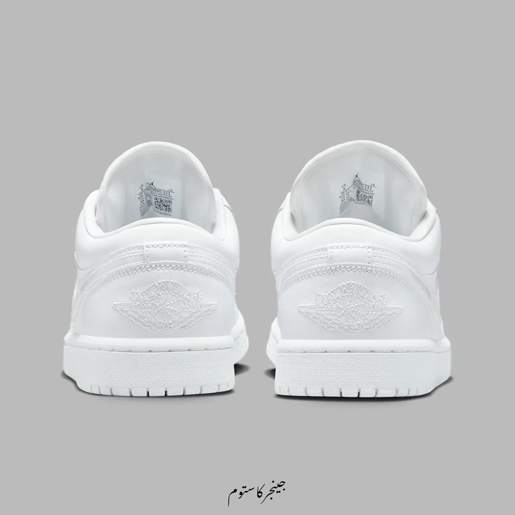 ایرجردن 1 لو تریپل سفید / Air Jordan 1 Low Triple White جردن سفید ساق کوتاه در بسته بندی کامل با 2 بند اضافی در سایز های 37 تا 45 هم اکنون در جینجرکاستوم دردسترس است.