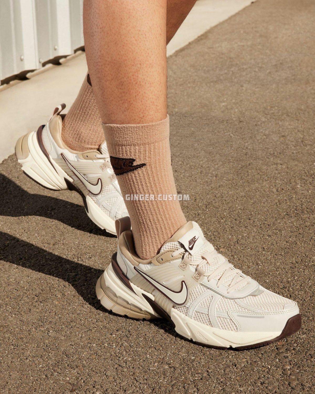 نایک V2K ران قهوه‌ای چوبی روشن / Nike V2K Run Light Orewood Brown