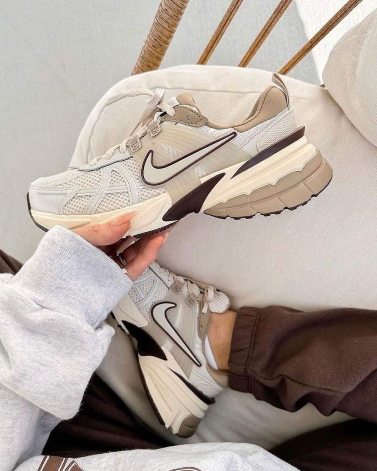 نایک V2K ران قهوه‌ای چوبی روشن / Nike V2K Run Light Orewood Brown