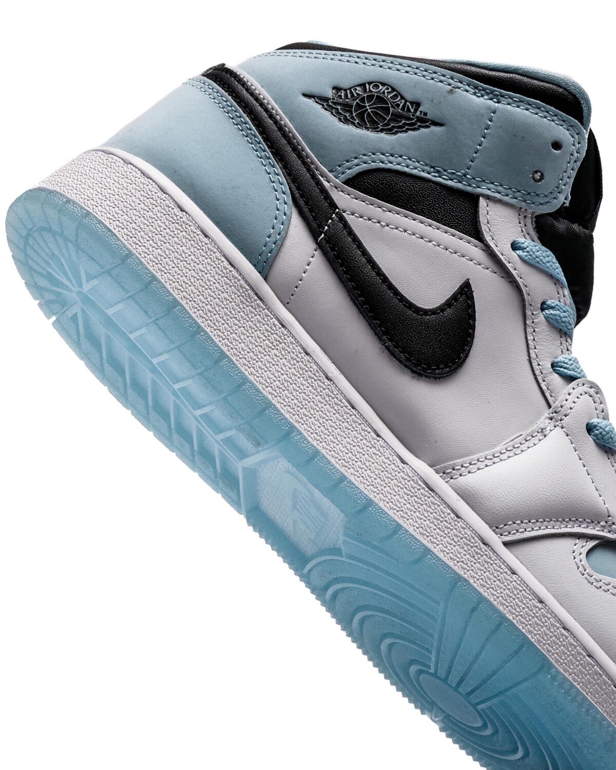 ایرجردن 1 مید ایس بلو / Air Jordan 1 Mid Ice Blue DV1308-104