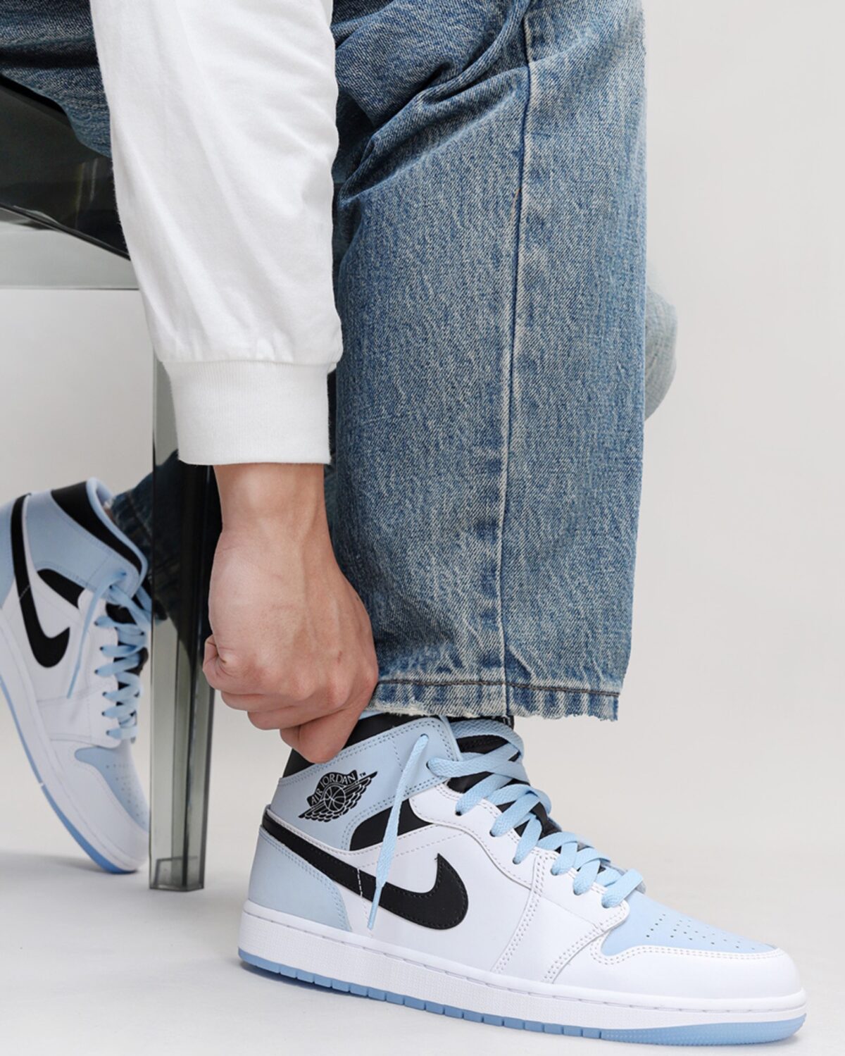 ایرجردن 1 مید ایس بلو / Air Jordan 1 Mid Ice Blue DV1308-104