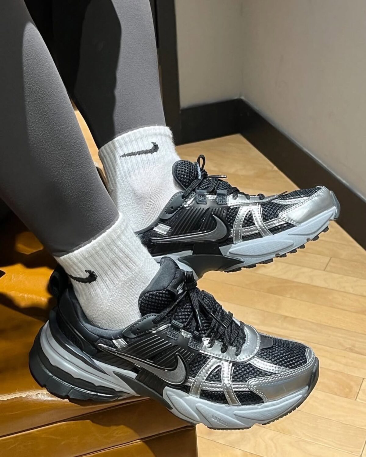 نایک V2K ران مشکی نقره ای متالیک / Nike V2K Run Black Metallic Silver
