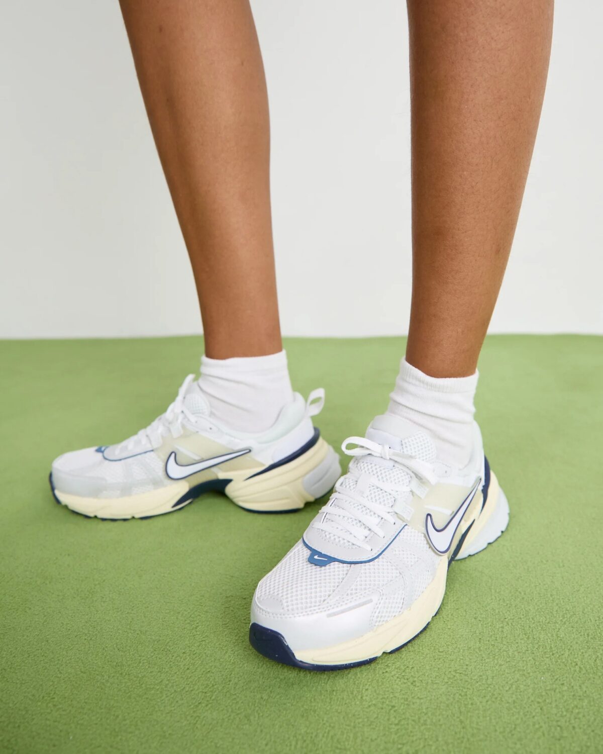 نایک V2K ران وایت میدنایت نوی / Nike V2K Run White Midnight Navy