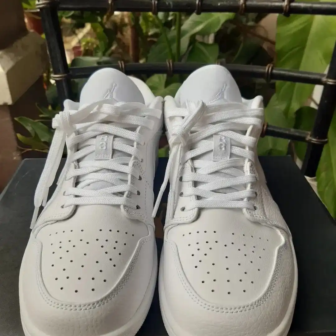ایرجردن 1 لو تریپل سفید / Air Jordan 1 Low Triple White