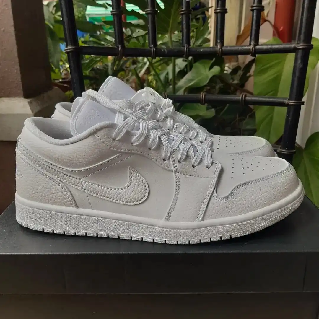 ایرجردن 1 لو تریپل سفید / Air Jordan 1 Low Triple White