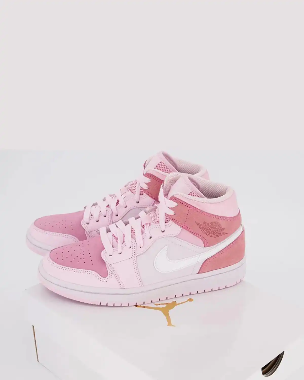 ایرجردن 1 مید دیجیتال پینک / Air Jordan 1 Mid Digital Pink